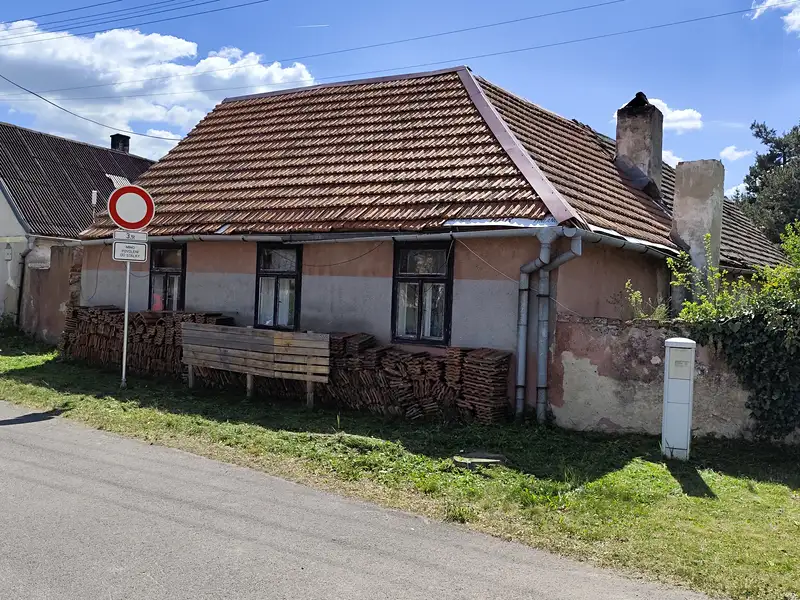 Prodej rodinného domu 100 m², pozemek 1068 m², Stálky – náhled fotky 1