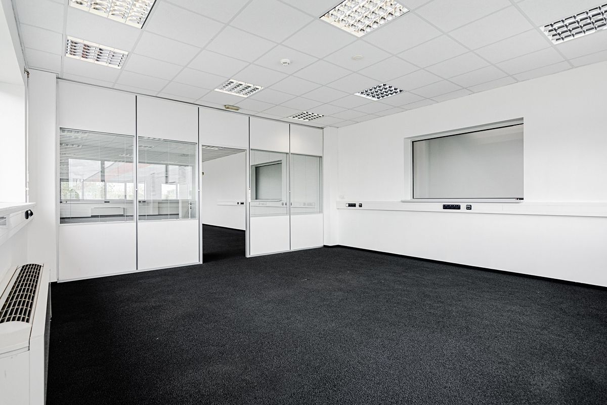 Pronájem kanceláře 257 m² – fotografie 3