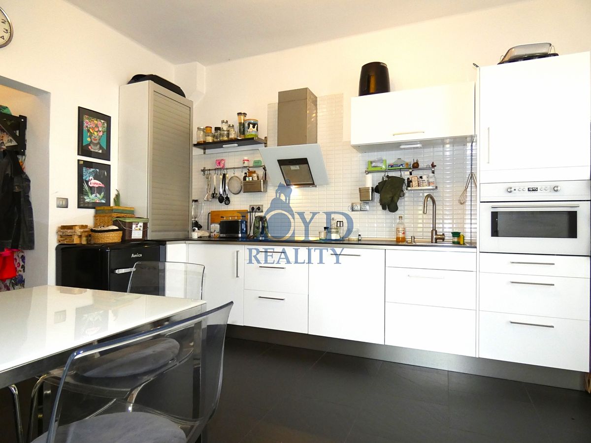 Prodej vily 221 m², pozemek 457 m² – fotografie 5