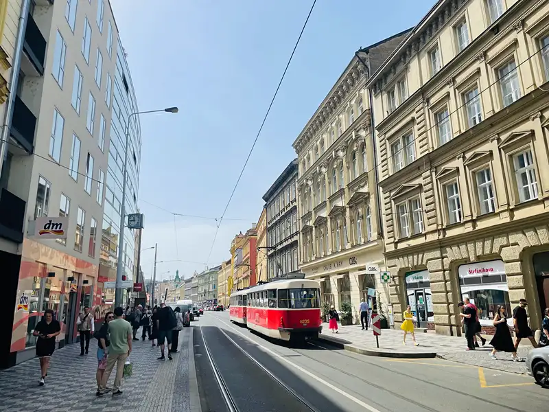 Prodej činžovního domu 2000 m², Praha – náhled fotky 1