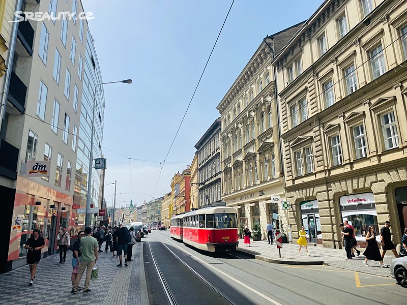 Prodej činžovního domu 2 000 m², Praha