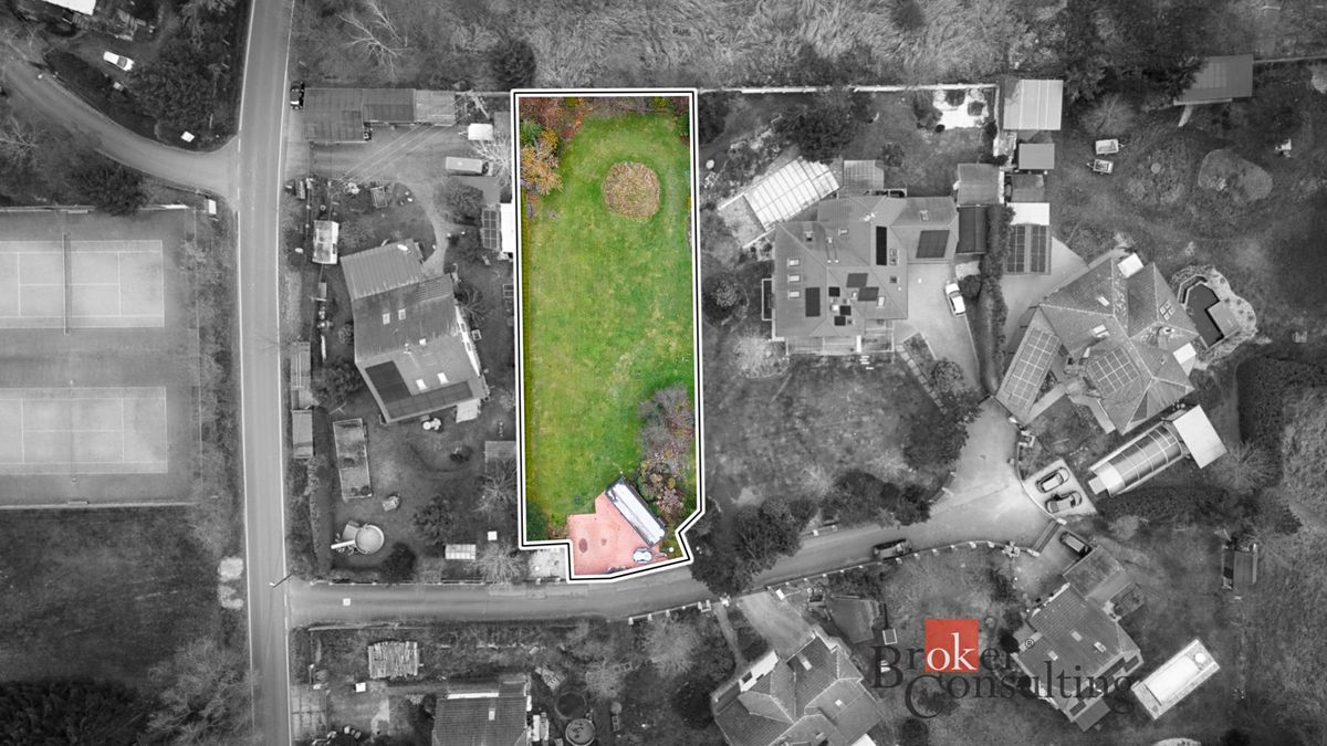 Prodej stavebního pozemku 1306 m² – fotografie 2