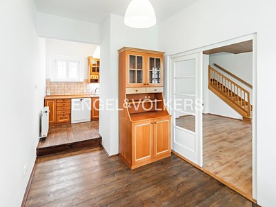 Pronájem  vily 214 m², pozemek 292 m² — photo 4