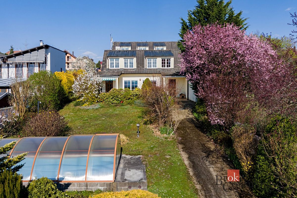 Prodej rodinného domu 230 m², pozemek 1214 m²
