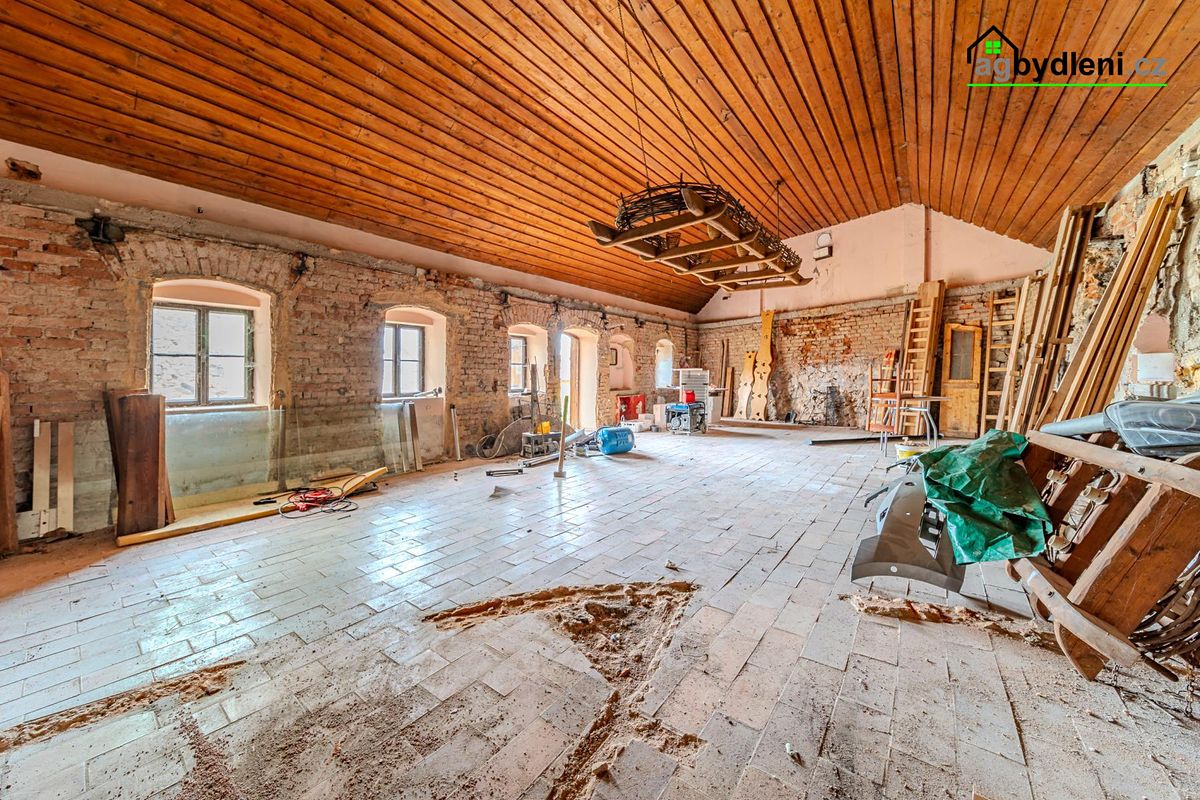 Prodej vícegeneračního domu 305 m², pozemek 883 m² – fotografie 4