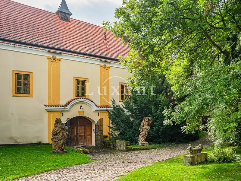 Prodej ubytovacího zařízení 2500 m², Třebotov – náhled fotky 2