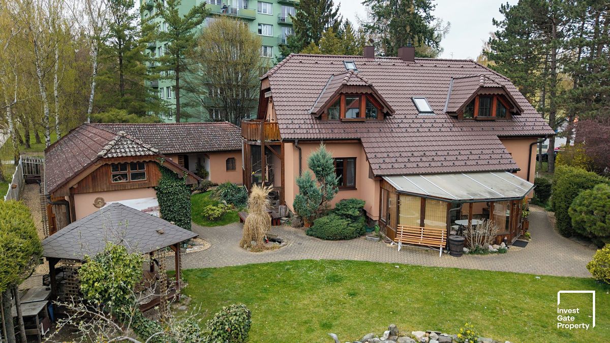Prodej rodinného domu 334 m², pozemek 960 m²