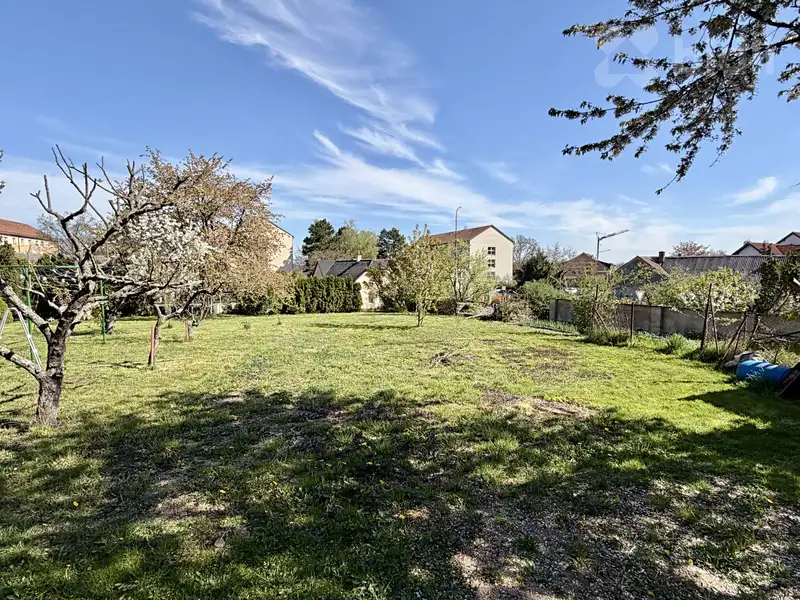 Prodej stavebního pozemku 900 m², Chvaletice – náhled fotky 1