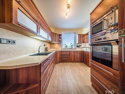 Prodej  rodinného domu 205 m², pozemek 834 m²