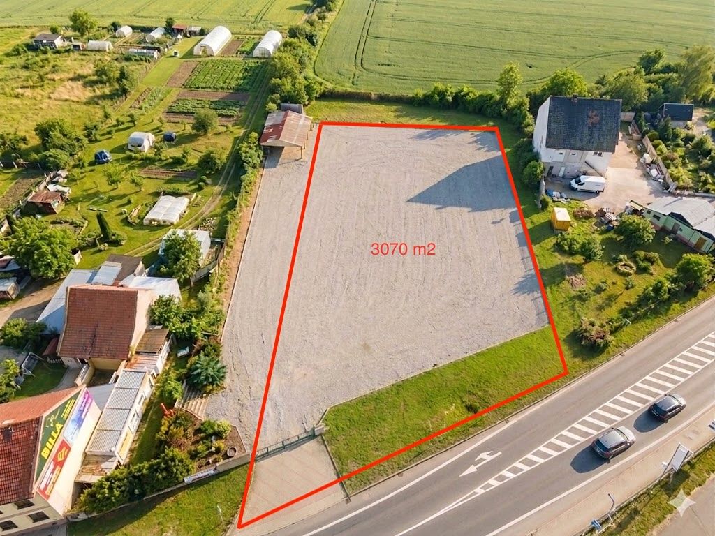 Pronájem komerčního pozemku 3070 m²