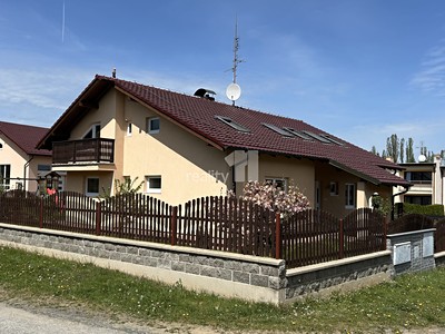 Pronájem  rodinného domu 279 m², pozemek 970 m²
