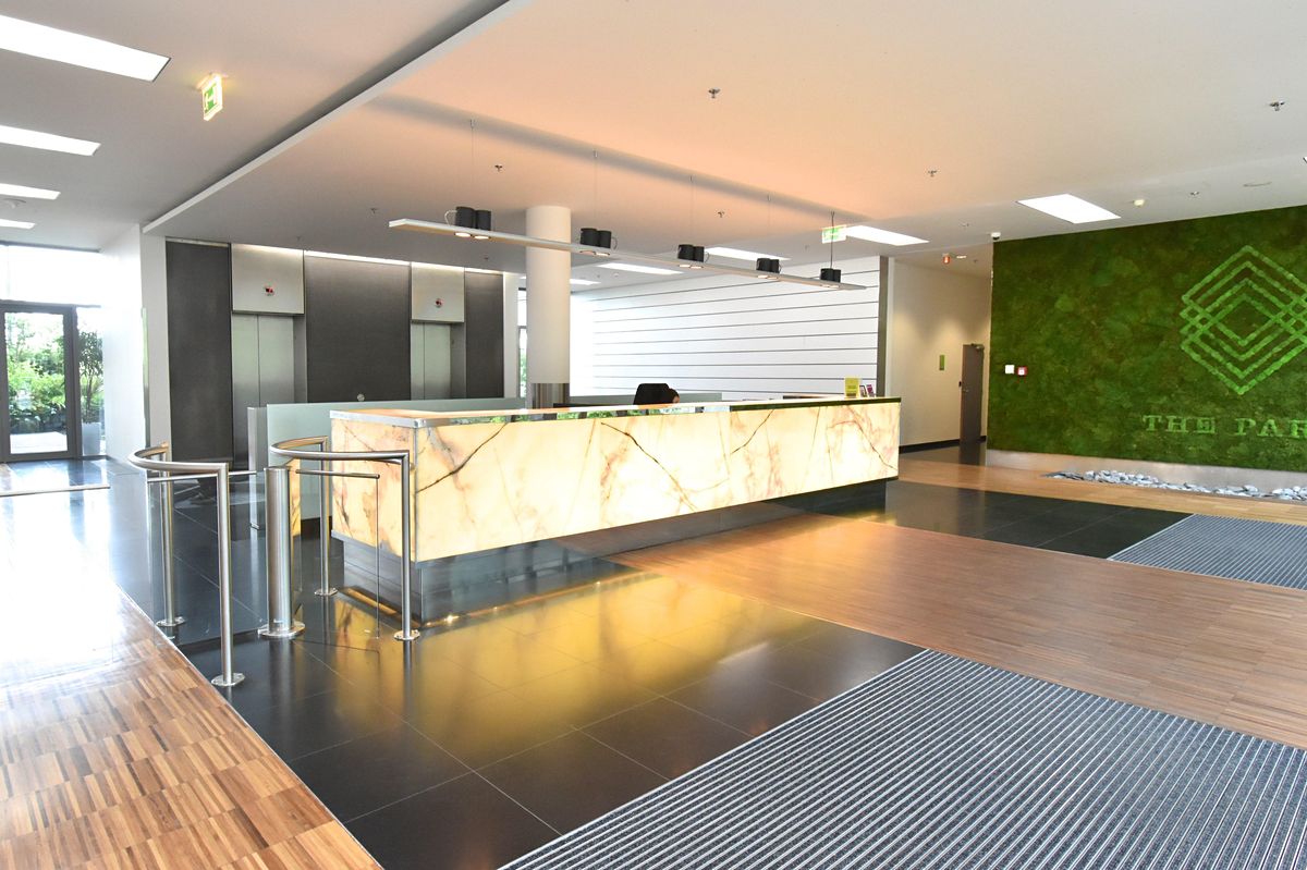 Pronájem kanceláře 1057 m² – fotografie 2