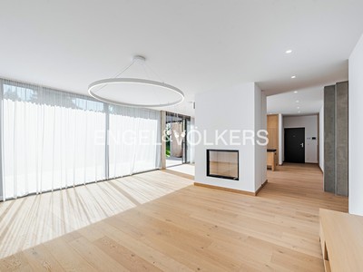 Pronájem bytu 4+kk 137 m² — photo 4