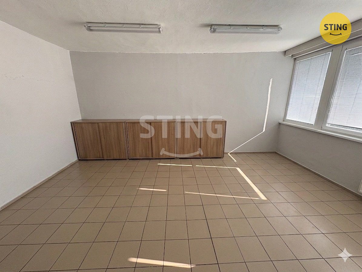 Pronájem kanceláře 67 m² – fotografie 3
