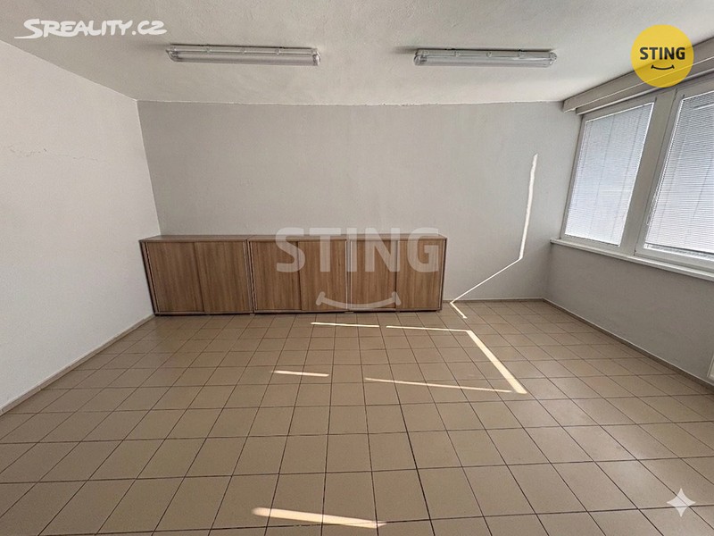 Pronájem kanceláře 67 m² – pohled 3