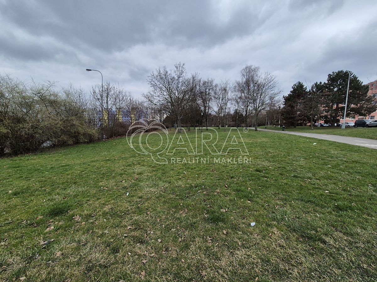 Pronájem komerčního pozemku 2000 m²