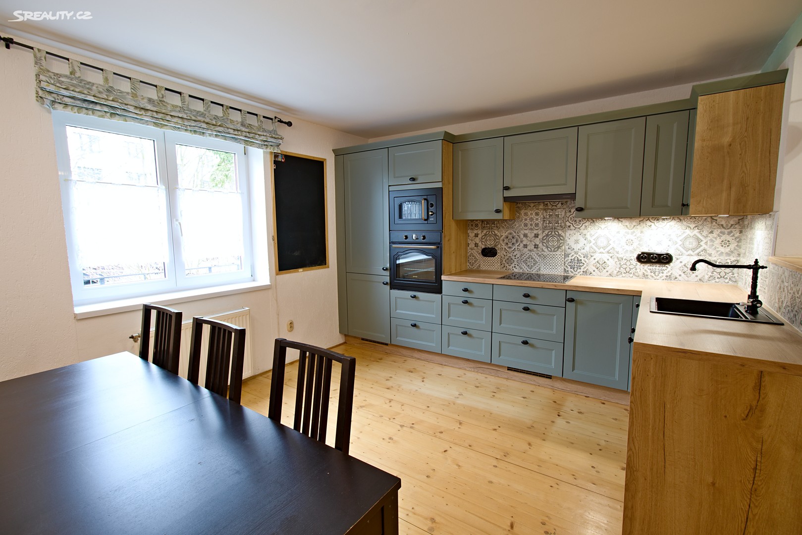 Prodej  rodinného domu 238 m², pozemek 418 m² – pohled 3
