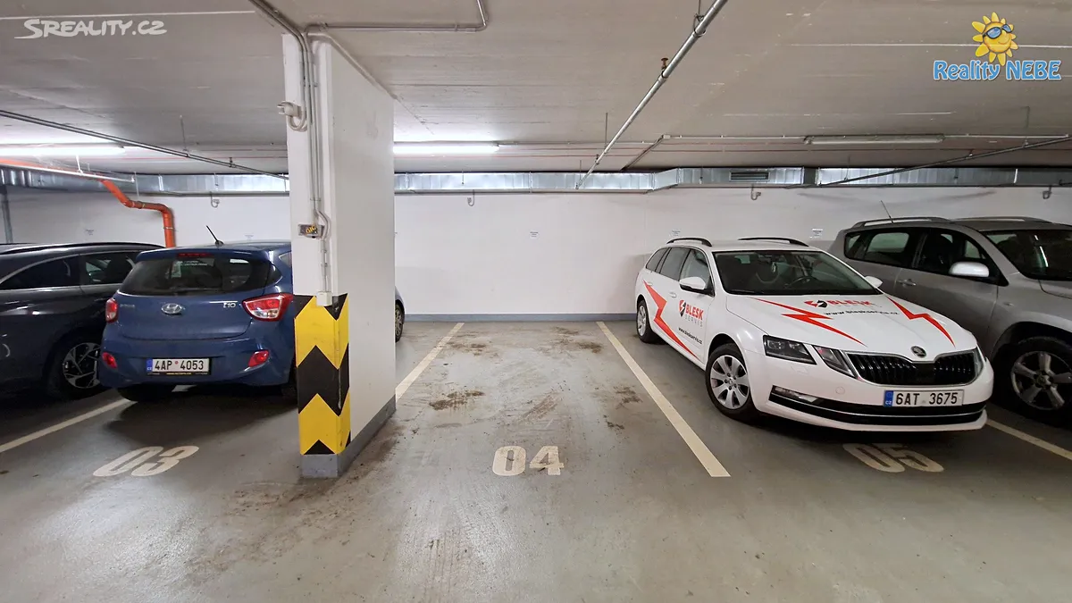 Pronájem garážového stání 20 m², Praha