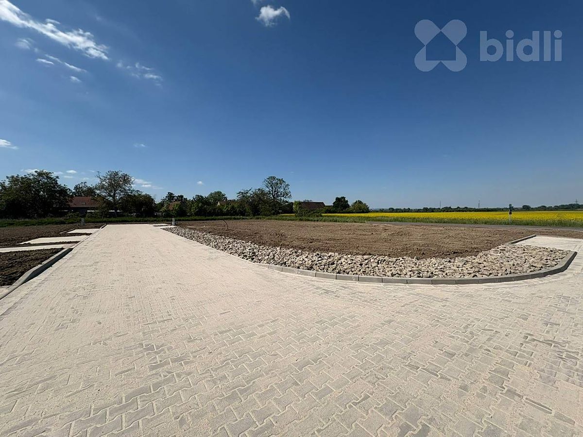 Prodej stavebního pozemku 949 m² – fotografie 2