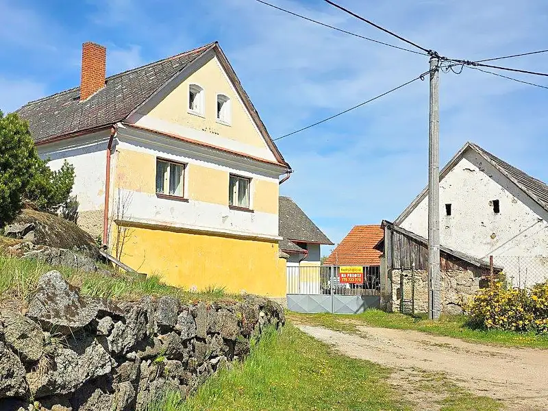 Prodej rodinného domu 200 m², pozemek 2246 m², Petrovice – náhled fotky 2