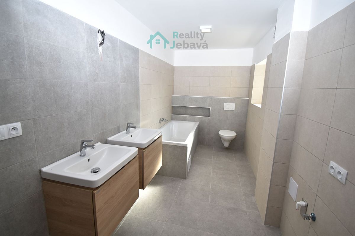 Prodej rodinného domu 140 m², pozemek 490 m² – fotografie 3