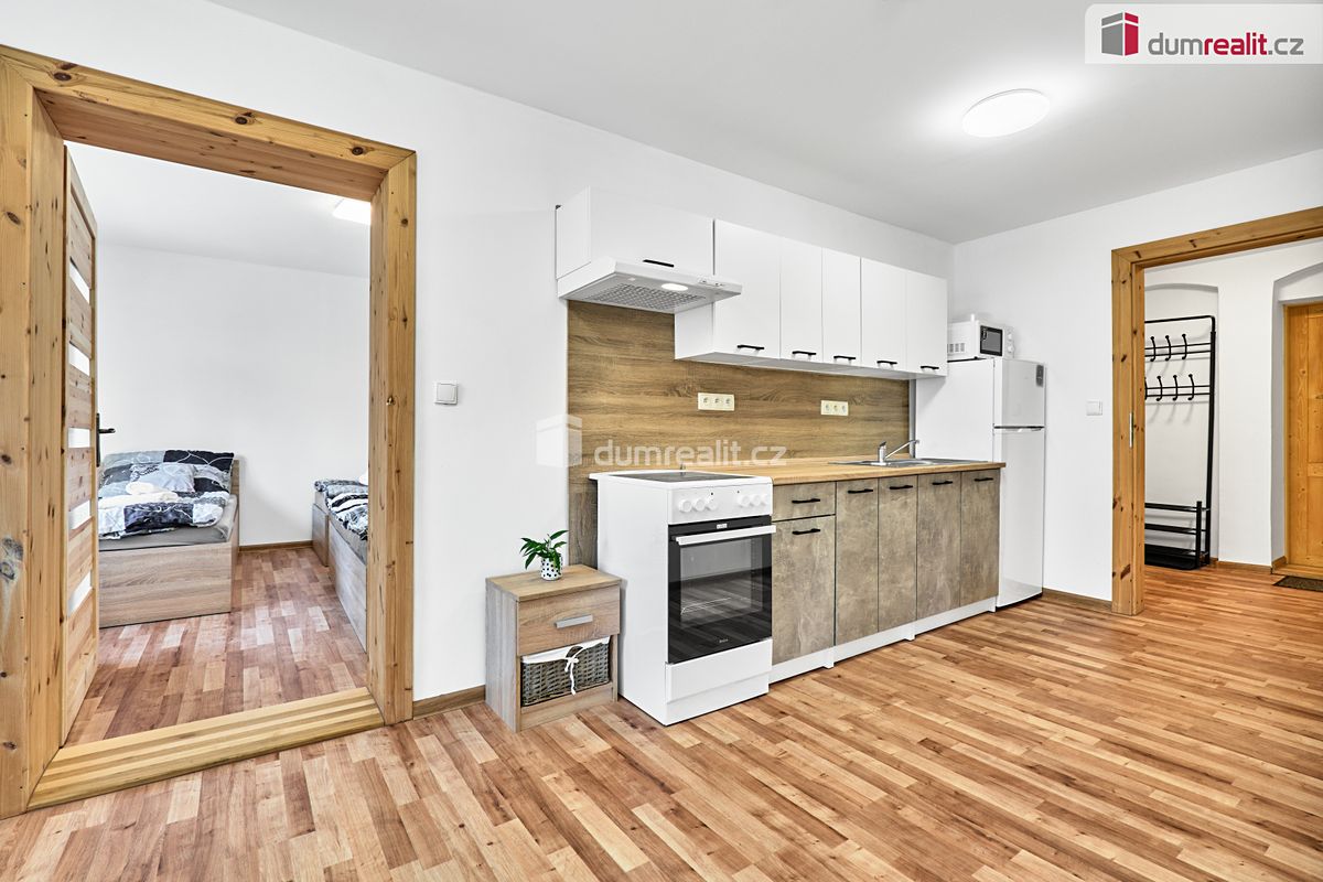 Prodej rodinného domu 180 m², pozemek 517 m² – fotografie 2