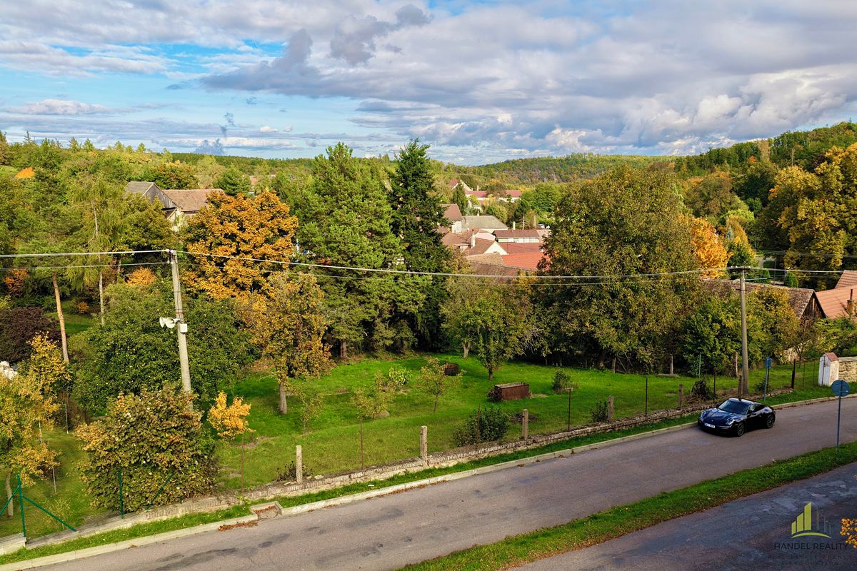 Prodej stavebního pozemku 1418 m² – fotografie 2