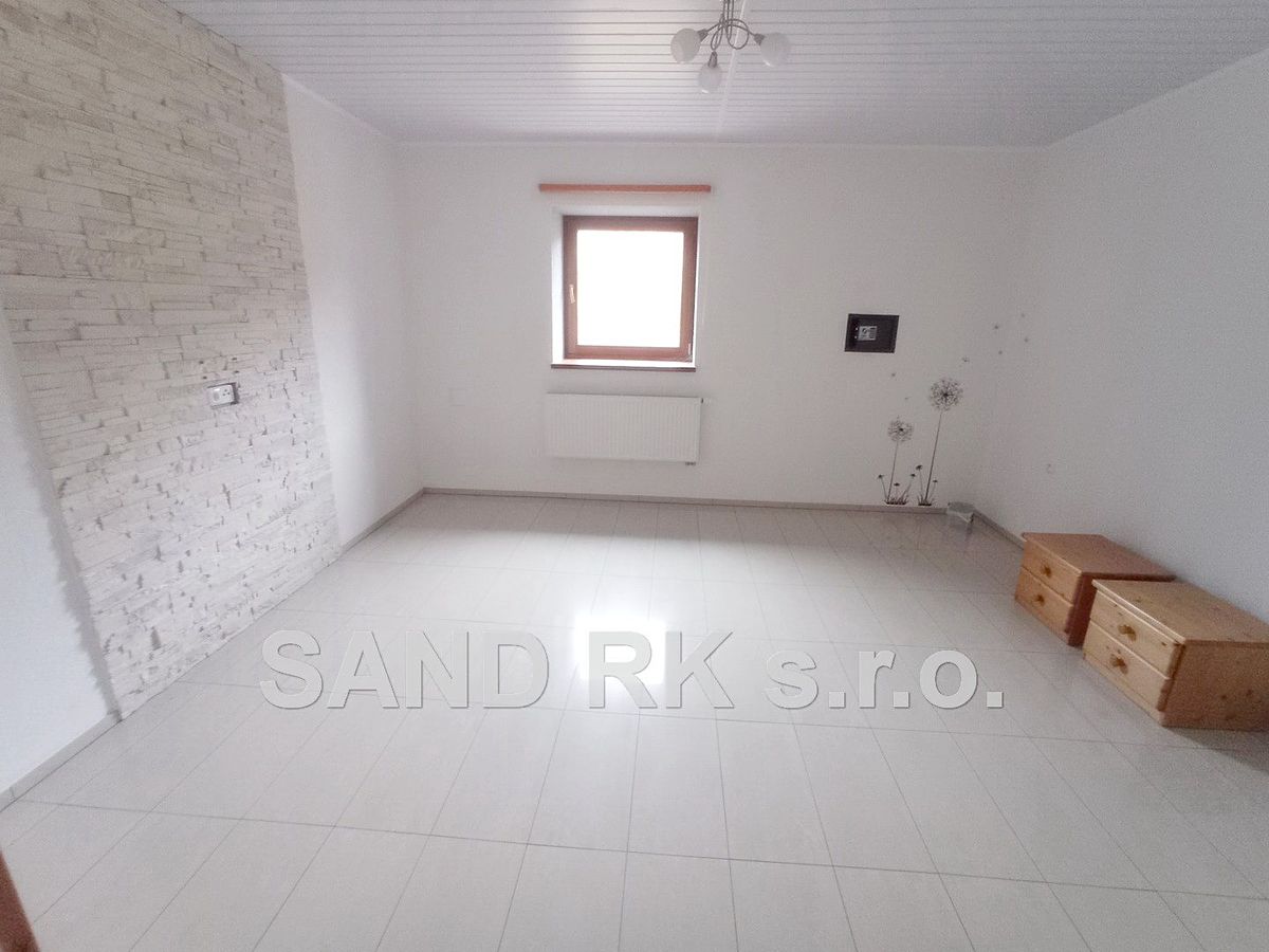 Prodej vícegeneračního domu 730 m², pozemek 2759 m² – fotografie 2