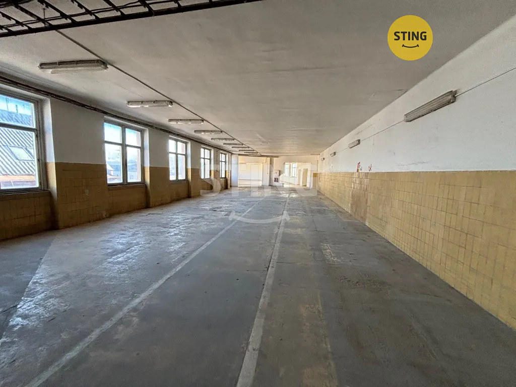 Pronájem skladového prostoru 566 m²