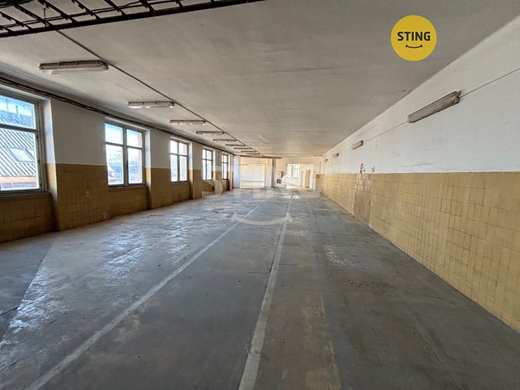 Pronájem komerčního prostoru, 566 m² (1 z 13)