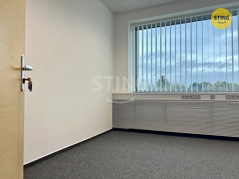 Pronájem kanceláře 18 m², Pardubice – náhled fotky 2