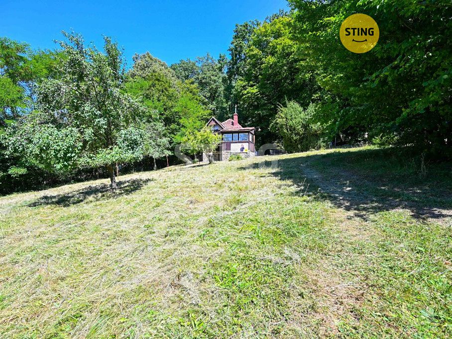 Prodej pozemku 833 m²