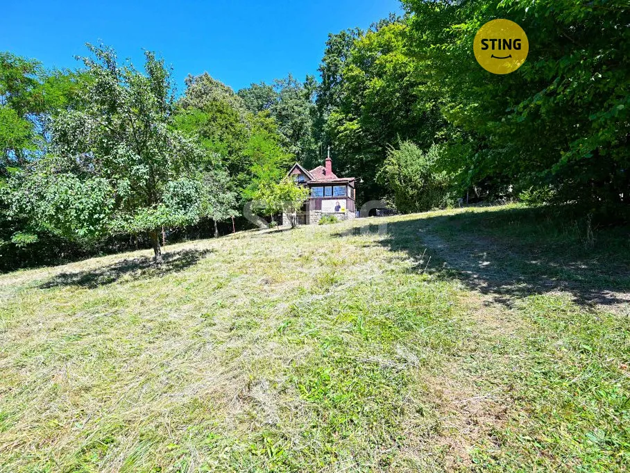 Prodej pozemku 833 m²