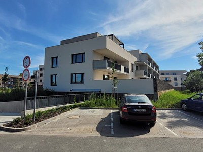 Pronájem garážového stání 14 m²