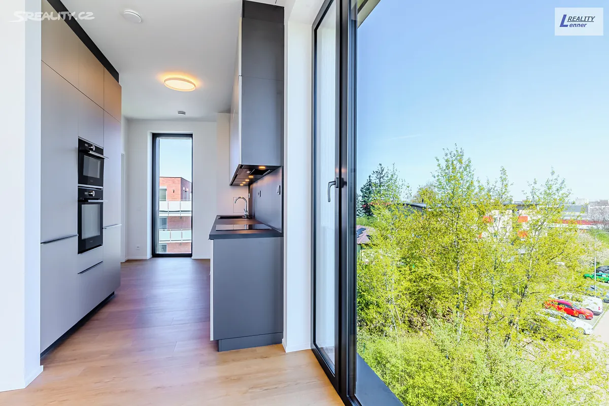 Pronájem bytu 2+kk 75 m² - Widok 2
