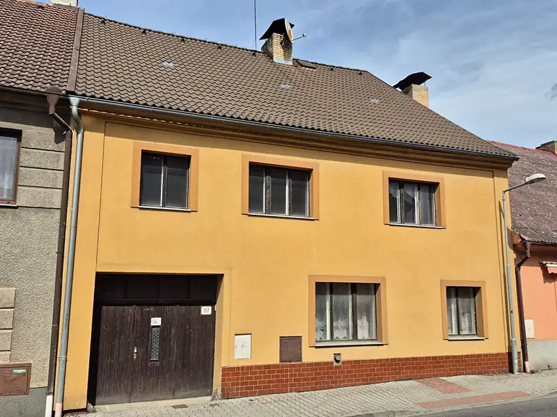 Prodej rodinného domu 240 m², pozemek 1038 m², Radnice – náhled fotky 1
