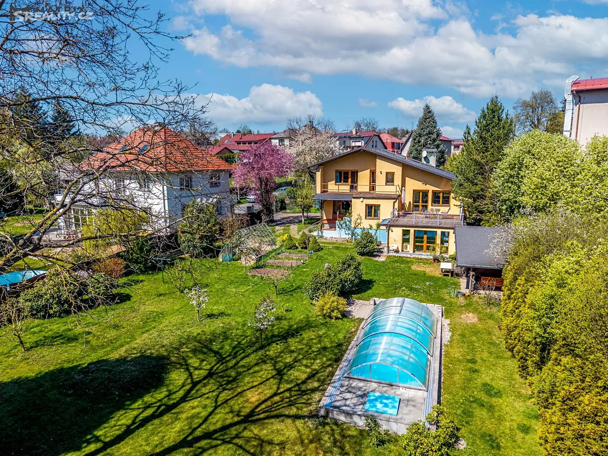 Prodej rodinného domu 336 m², pozemek 1442 m²