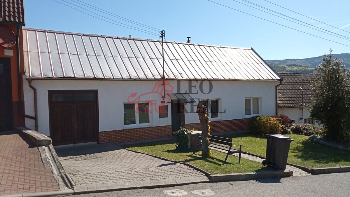 Prodej rodinného domu 266 m², pozemek 1289 m²