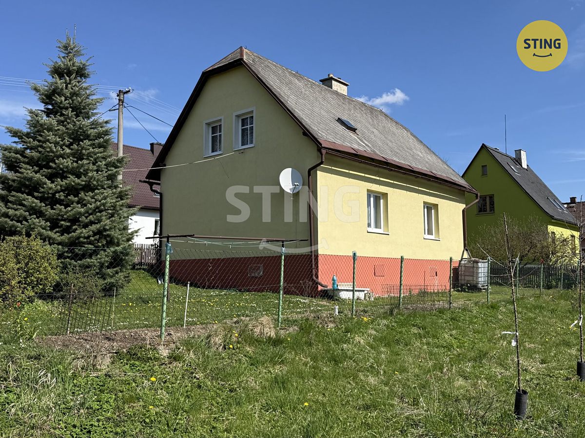 Prodej rodinného domu 200 m², pozemek 759 m² – fotografie 2