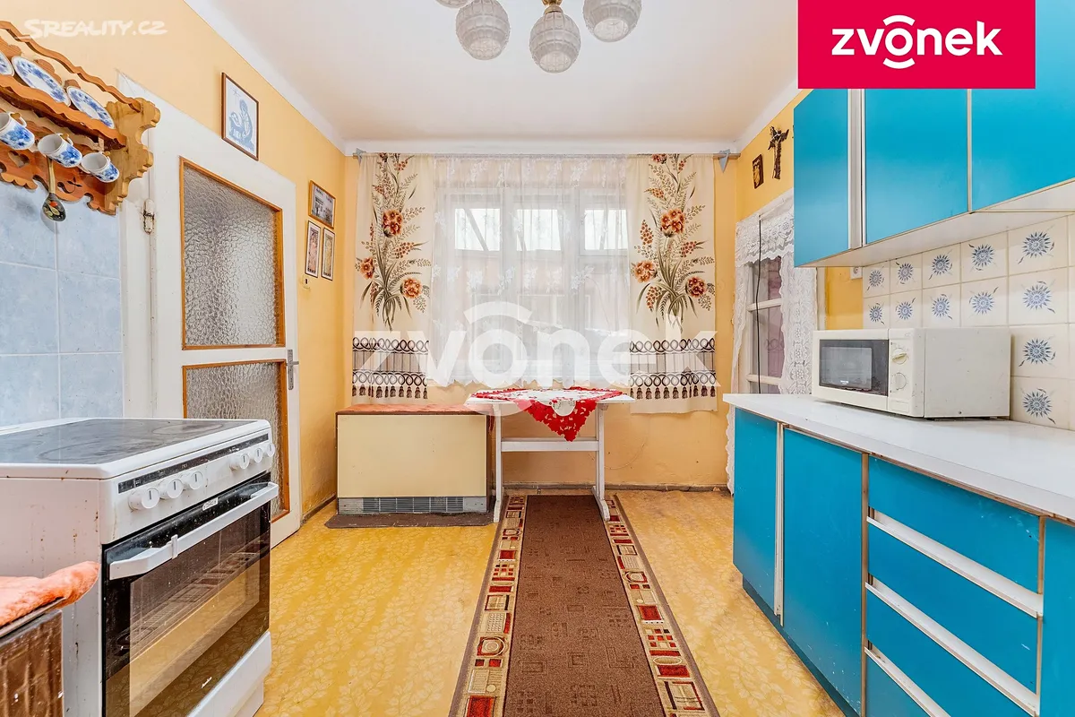 Prodej rodinného domu 220 m², pozemek 1093 m² – pohled 5