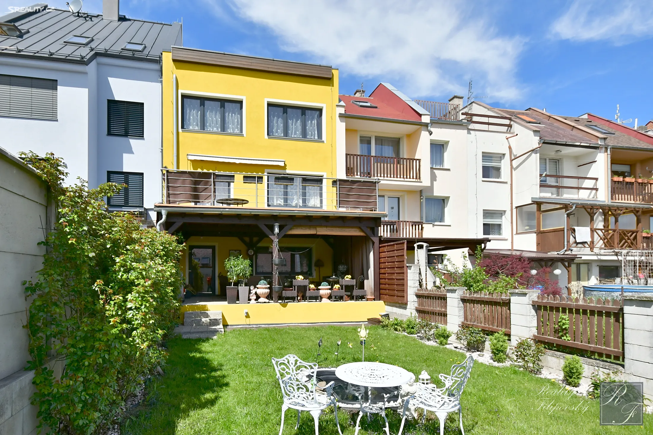 Prodej rodinného domu 221 m², pozemek 279 m²