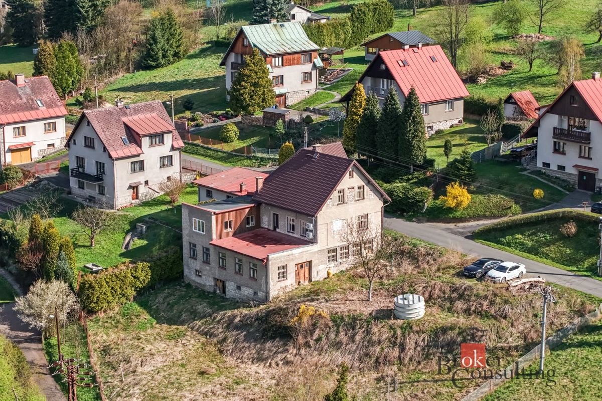 Prodej rodinného domu 354 m², pozemek 1594 m²