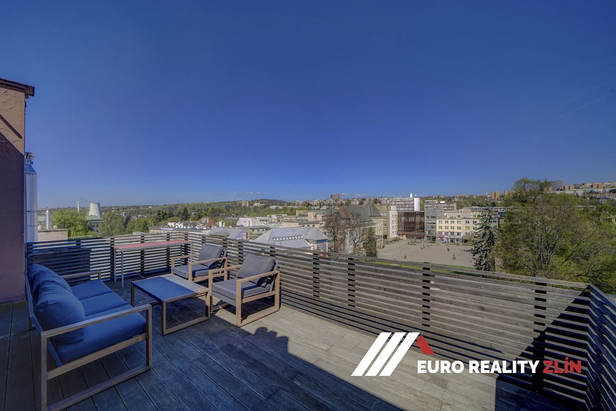 Prodej vícegeneračního domu 1023 m², pozemek 598 m² – fotografie 4