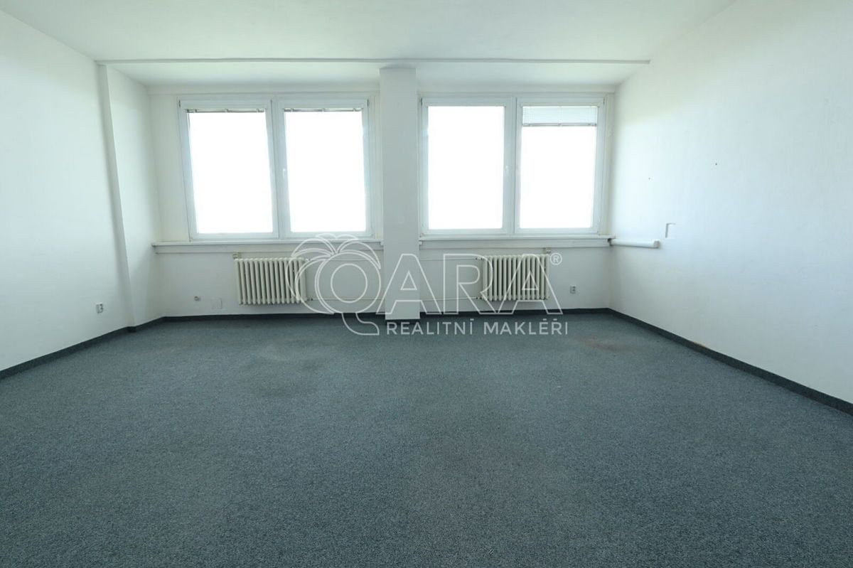 Pronájem kanceláře 35 m² – fotografie 2