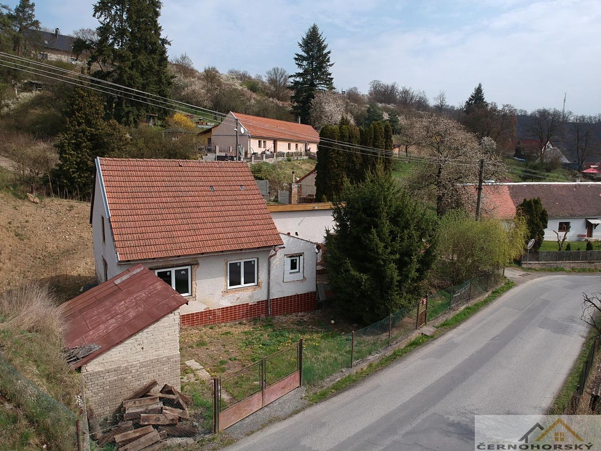 Prodej rodinného domu 135 m², pozemek 1090 m² – fotografie 3