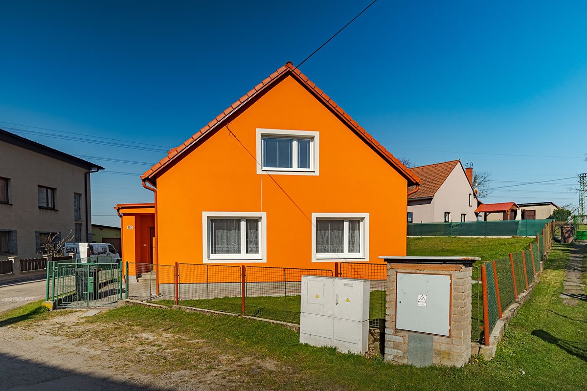 Prodej rodinného domu 180 m², pozemek 672 m² – fotografie 2