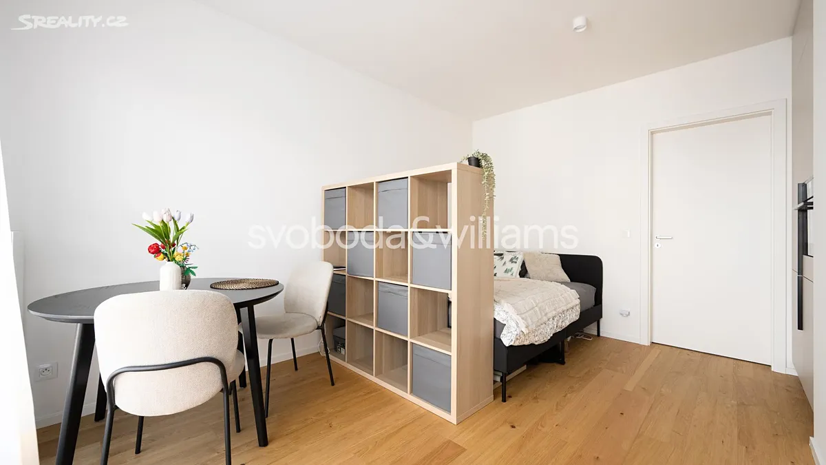 Pronájem bytu 1+kk 24 m² – pohled 2