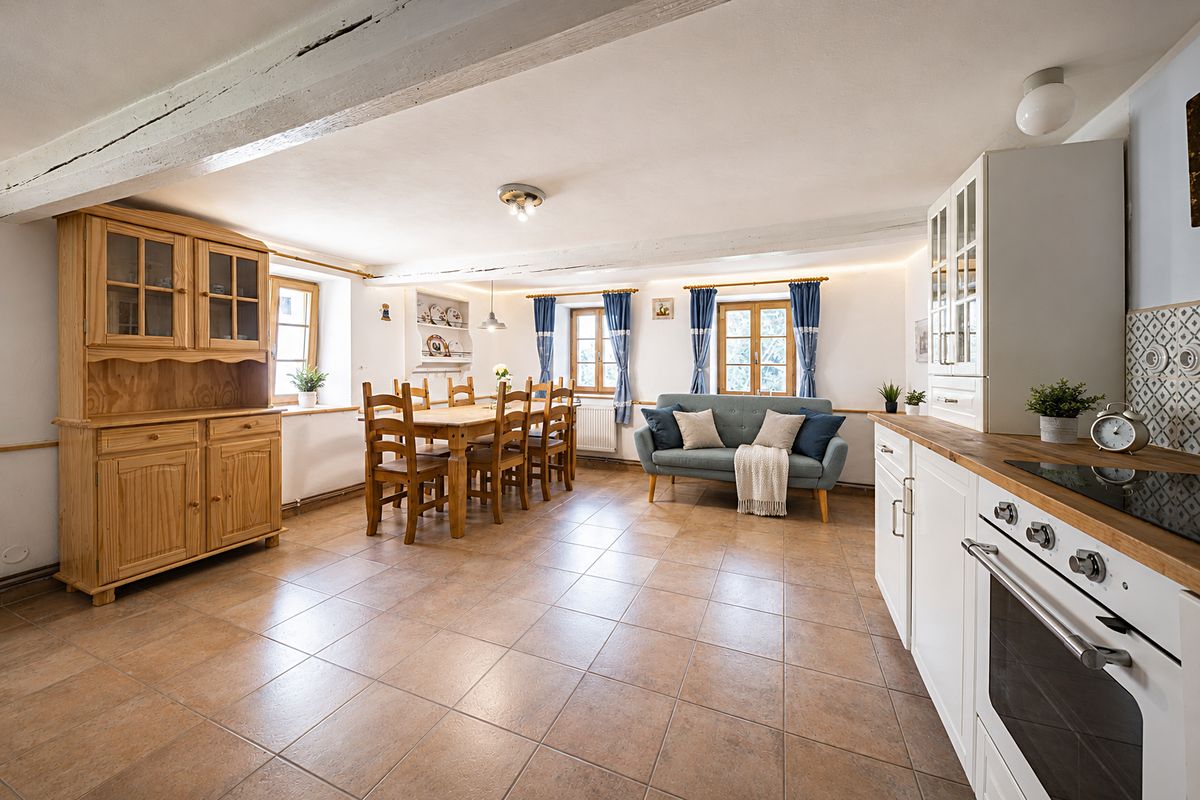 Prodej rodinného domu 130 m², pozemek 931 m² – fotografie 2