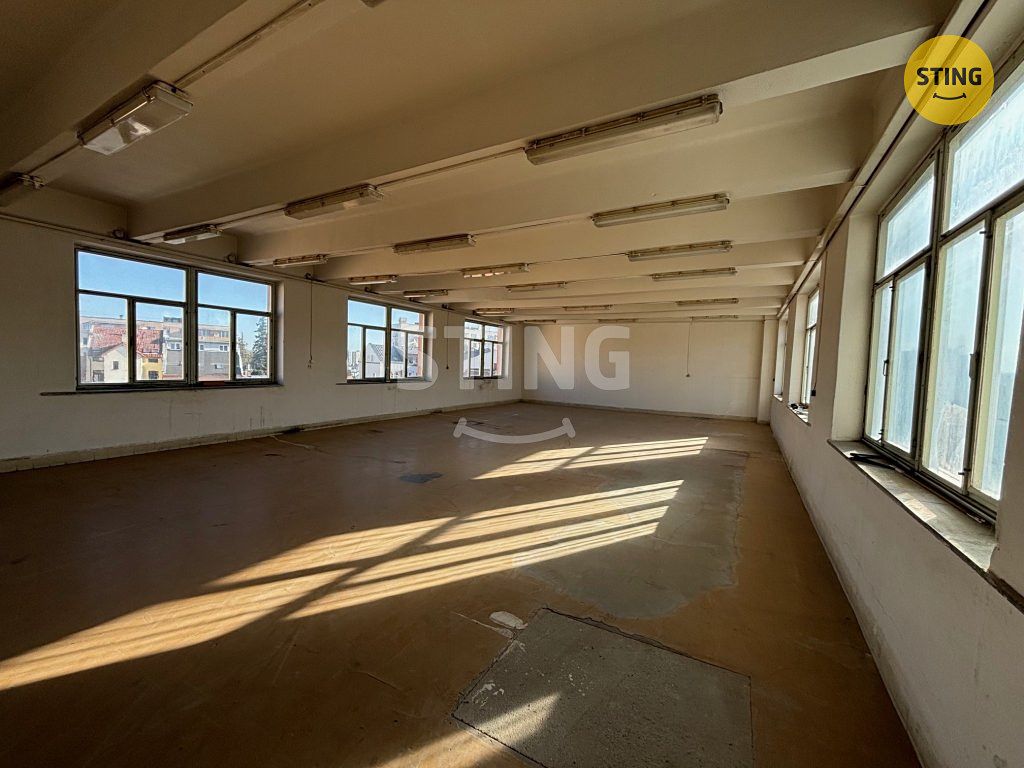 Pronájem skladového prostoru 566 m² – fotografie 2