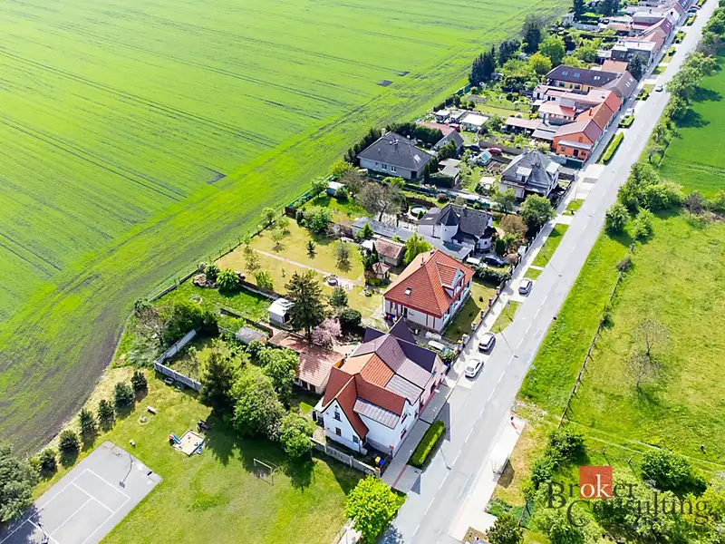 Prodej vily 228 m², pozemek 700 m², Sadská – náhled fotky 3